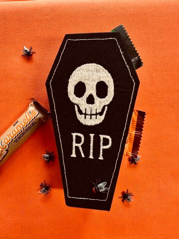 halloween-embroidery-skull DIY Halloween skull coffin embroidery project